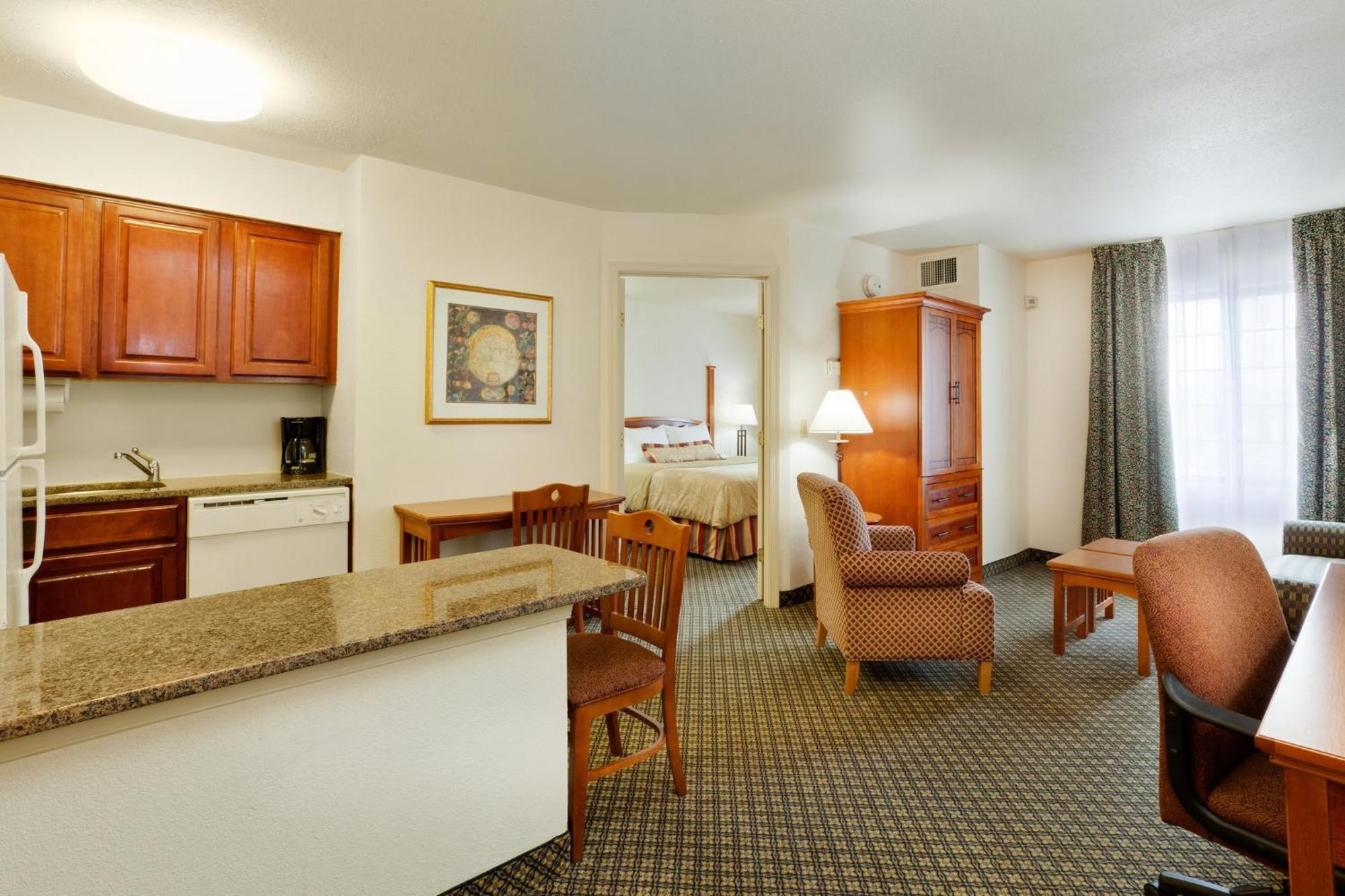 Staybridge Suites Allentown Airport Lehigh Valley, An Ihg Hotel Экстерьер фото